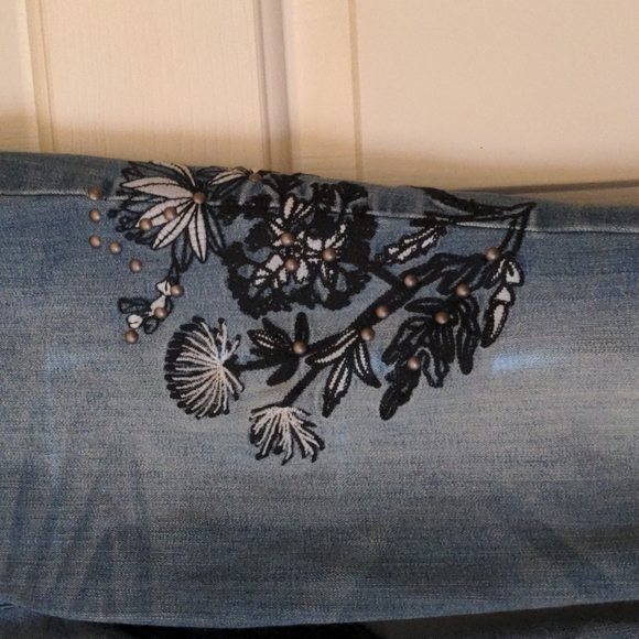 Vintage Y2K Style Women's Jeans with Floral Decal - Picture 4 of 6